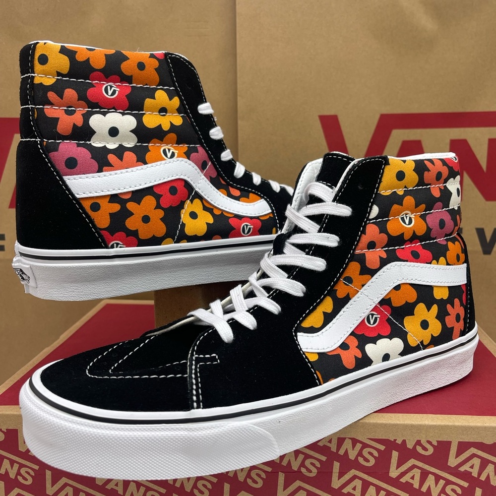 Vans Men’s Sk8-Hi
Flower Black/Multi Sneakers 
VN000D5IBML
 Floral High-Top - Picture 10 of 16